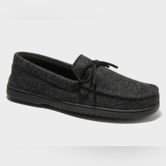 **CLEARANCE** DLUXE by DEARFOAMS - Men’s Slippers. - Picture 1 of 9